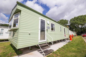 Lovely 8 berth caravan at Highfield Grange Holiday Park ref 26504O